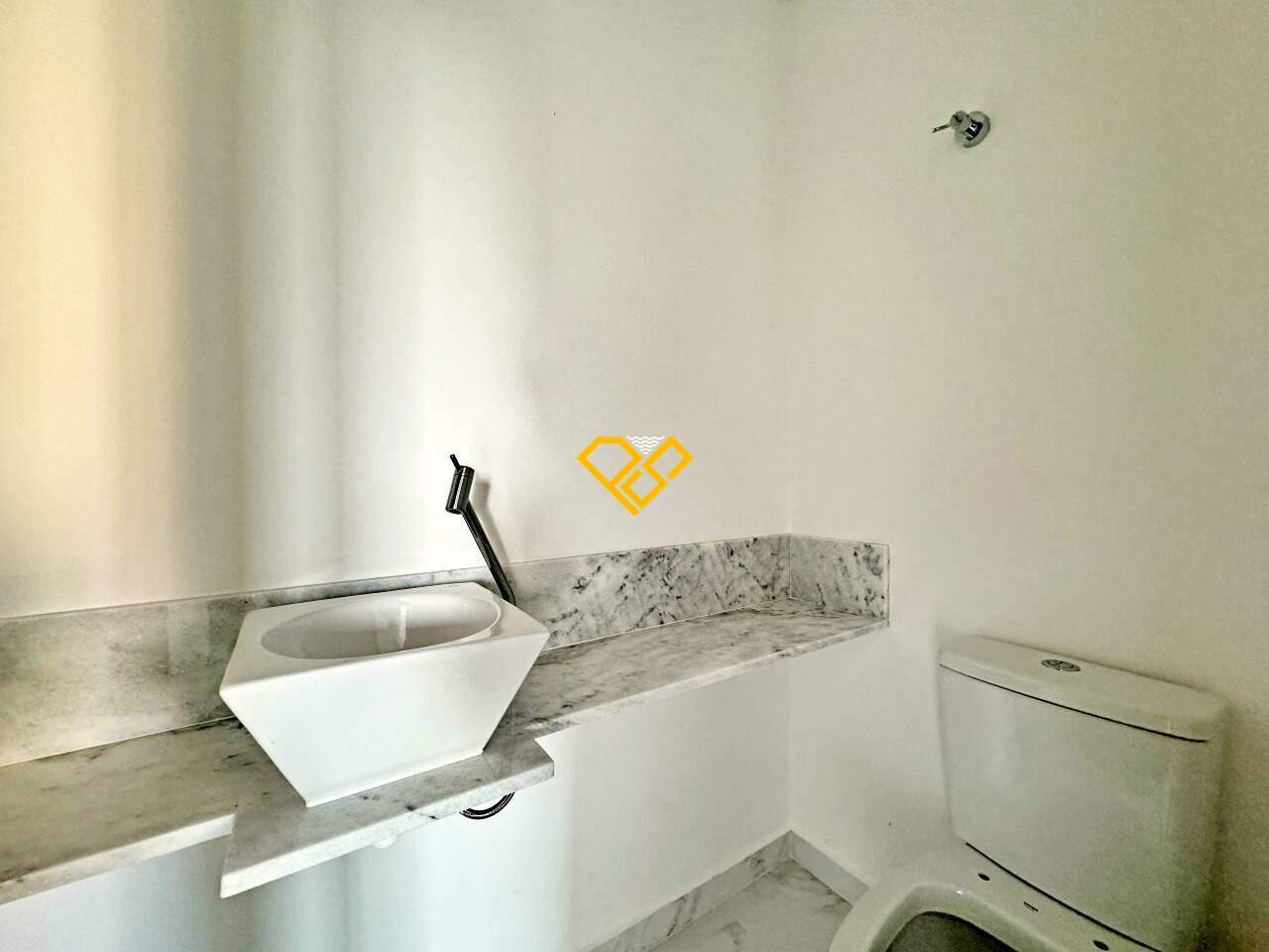 Apartamento à venda no Gonzaga: Lavabo