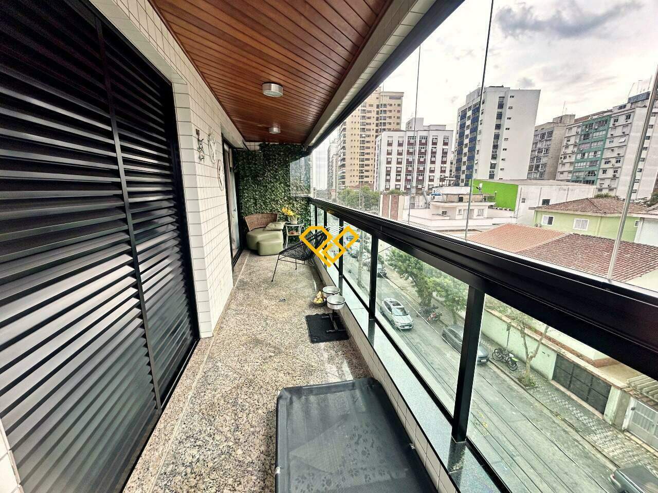 Apartamento à venda no Ponta da Praia: Varanda