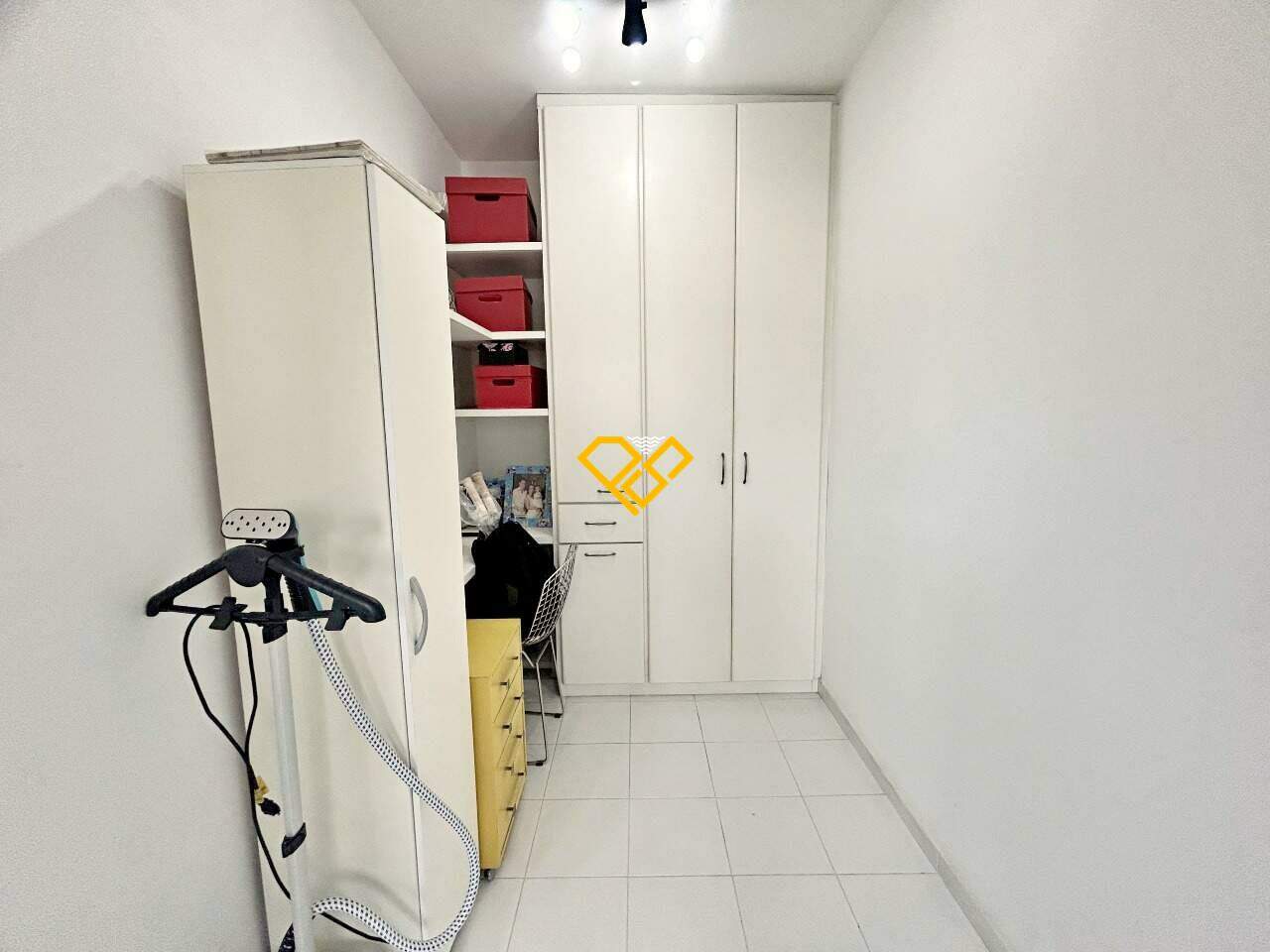 Apartamento à venda no Ponta da Praia: Dependência