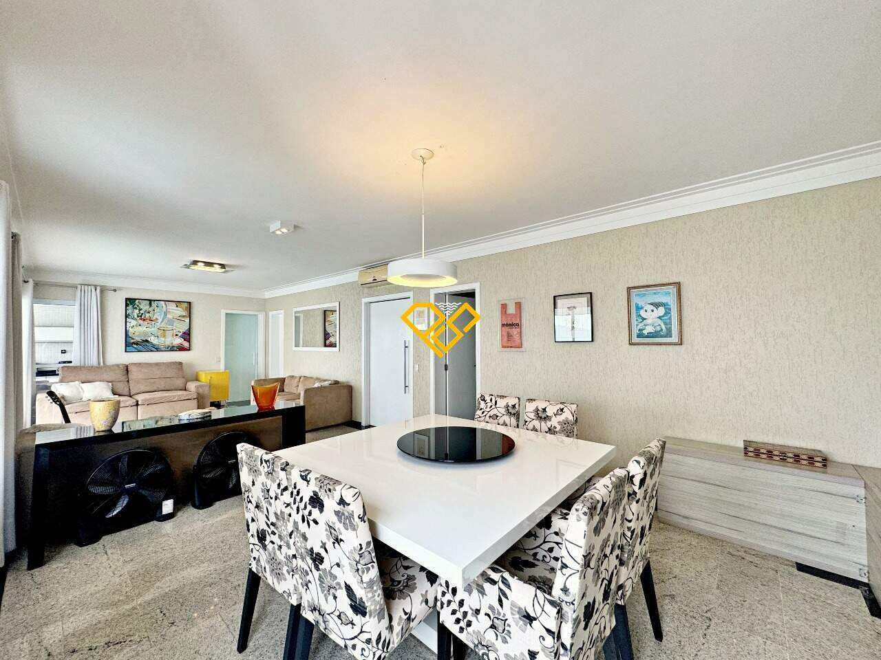 Apartamento à venda no Ponta da Praia: Sala