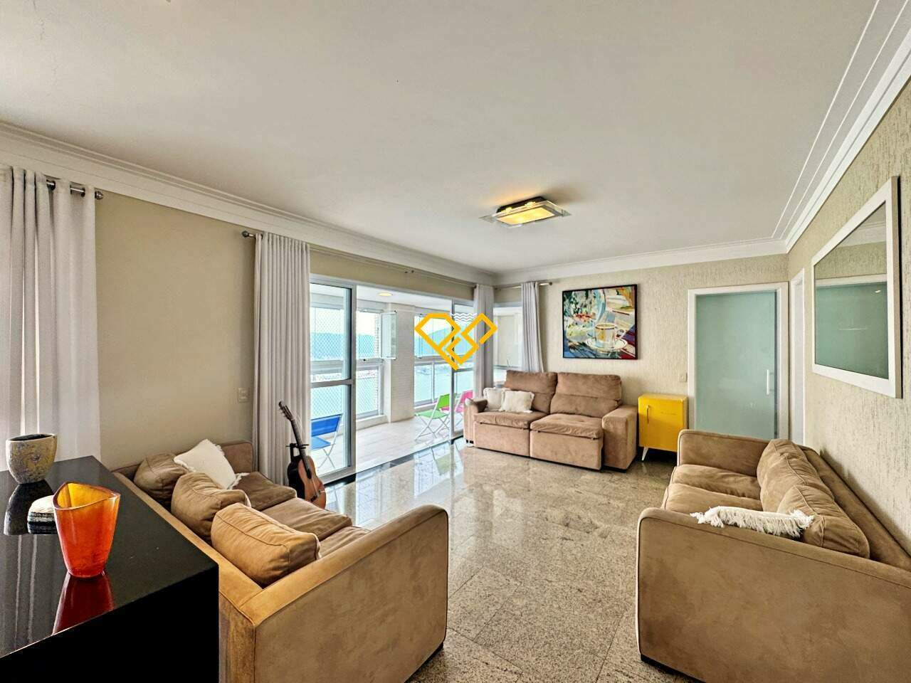 Apartamento à venda no Ponta da Praia: Sala
