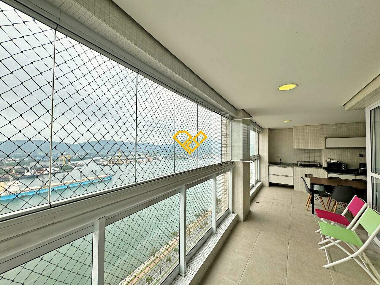 Apartamento à venda no Ponta da Praia: Varanda