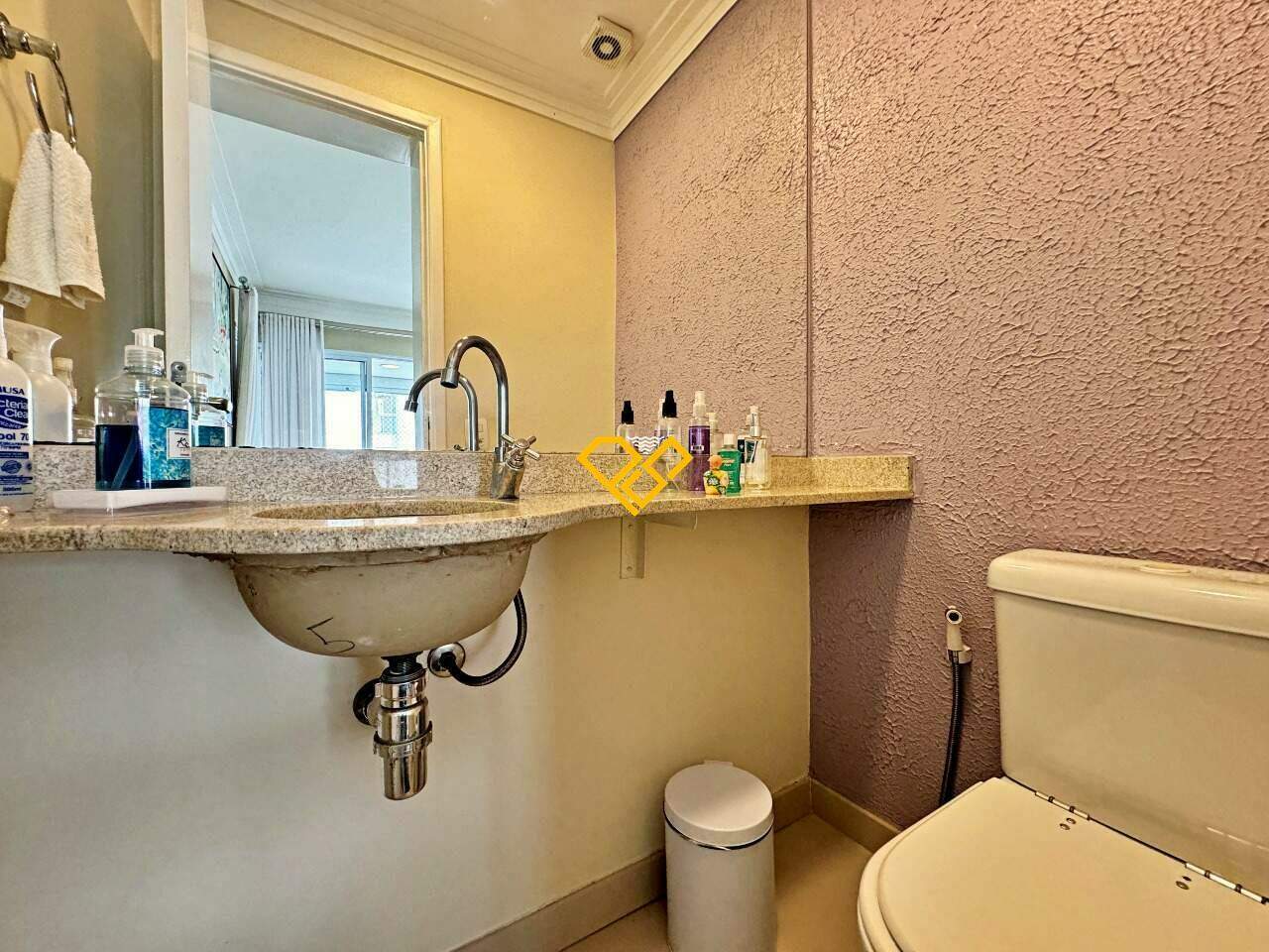 Apartamento à venda no Ponta da Praia: Lavabo