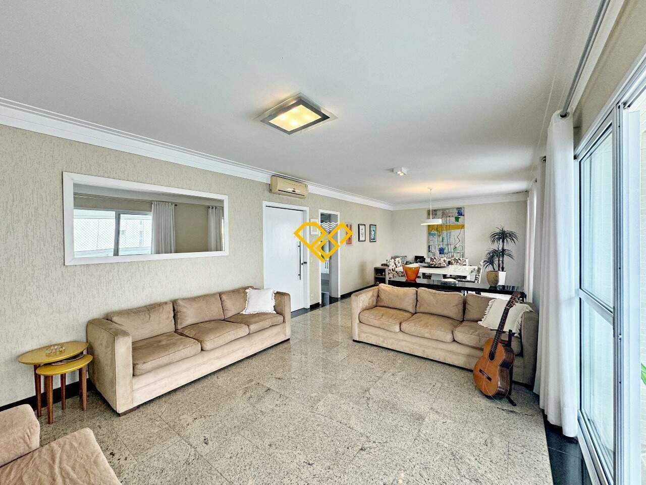 Apartamento à venda no Ponta da Praia: Sala