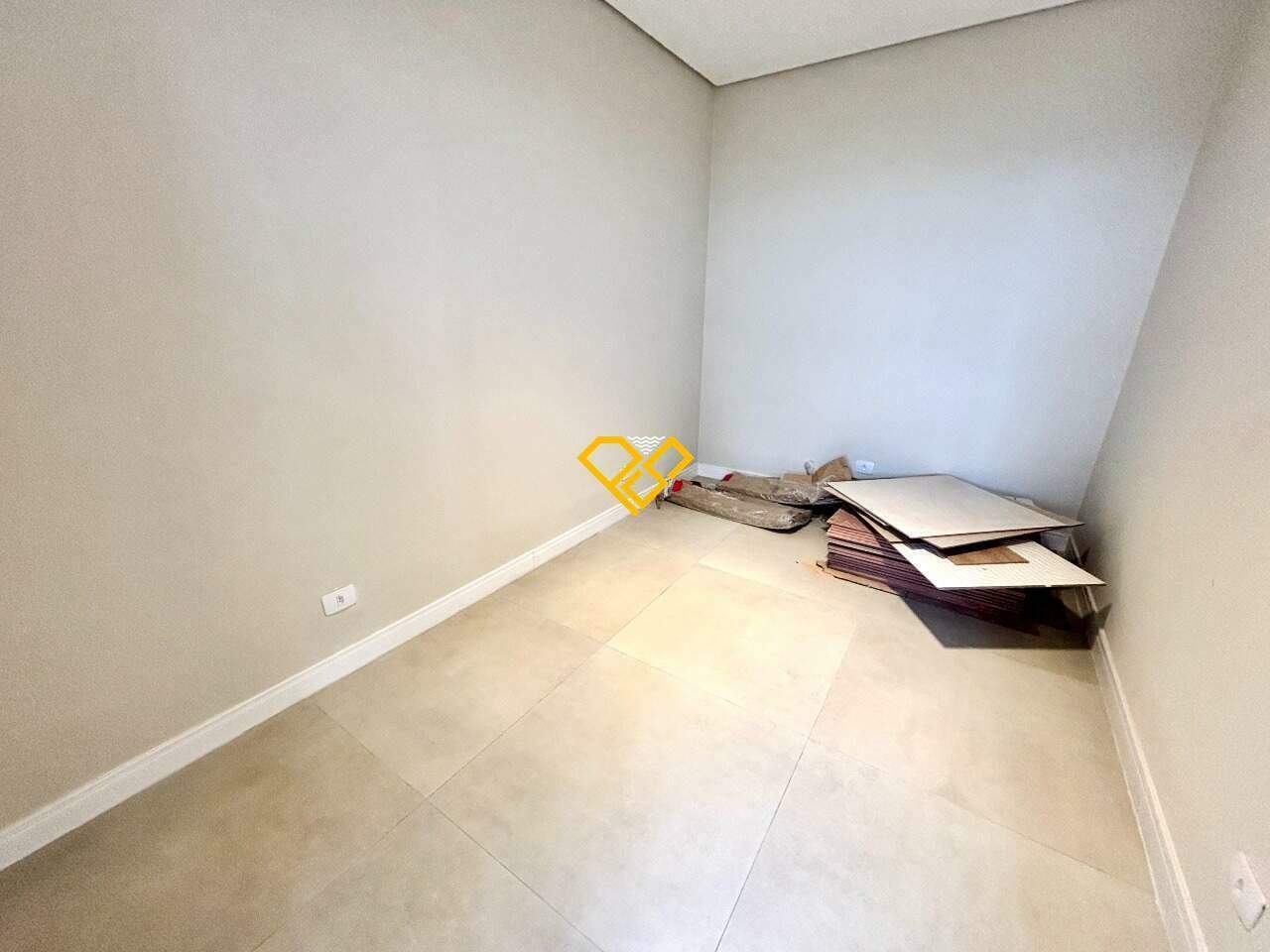 Cobertura à venda no Embaré: 