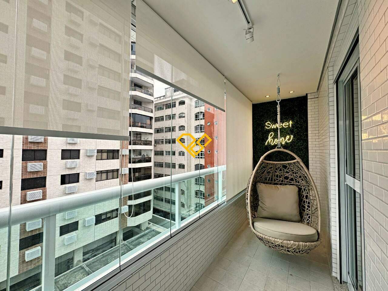 Apartamento à venda no Ponta da Praia: varanda suítes