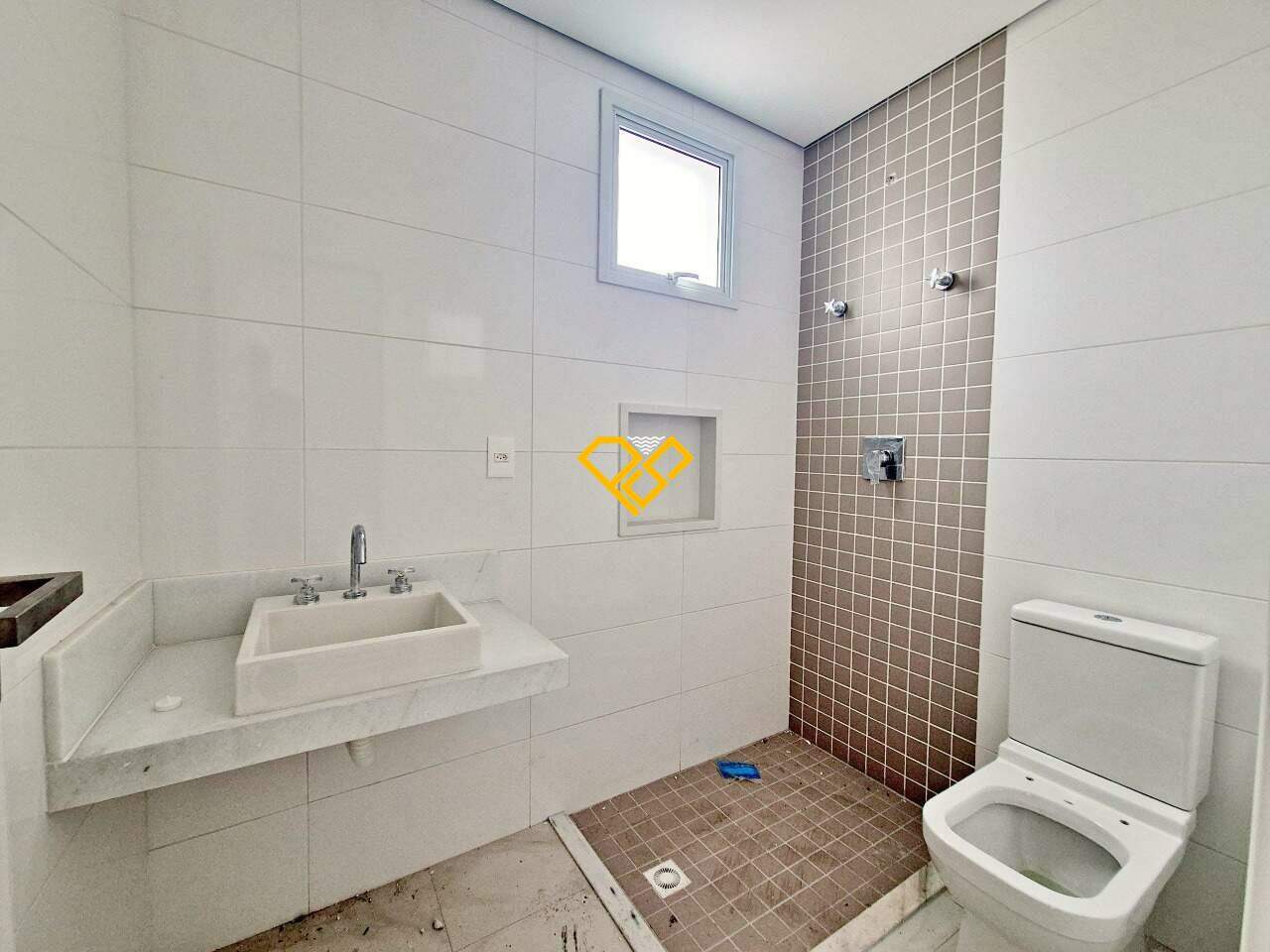 Apartamento à venda no Ponta da Praia: Wc social