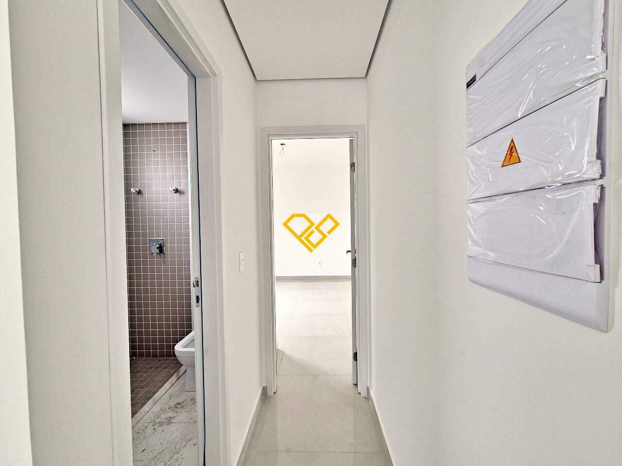 Apartamento à venda no Ponta da Praia: Corredor da área íntima