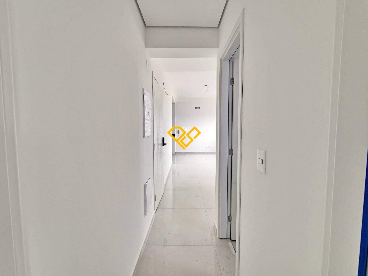 Apartamento à venda no Ponta da Praia: Corredor da área íntima