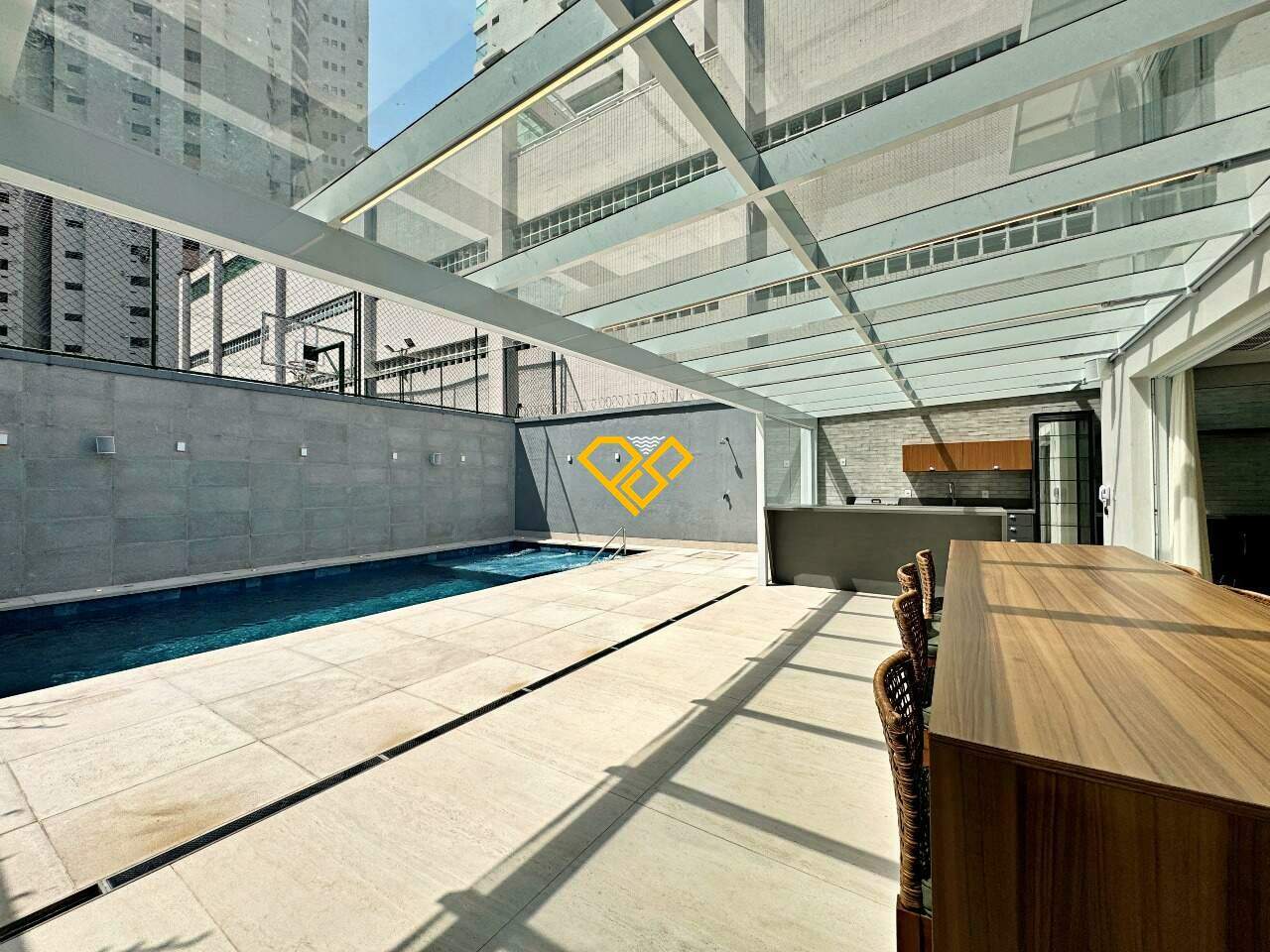 Casa à venda no Ponta da Praia: Piscina e área gourmet