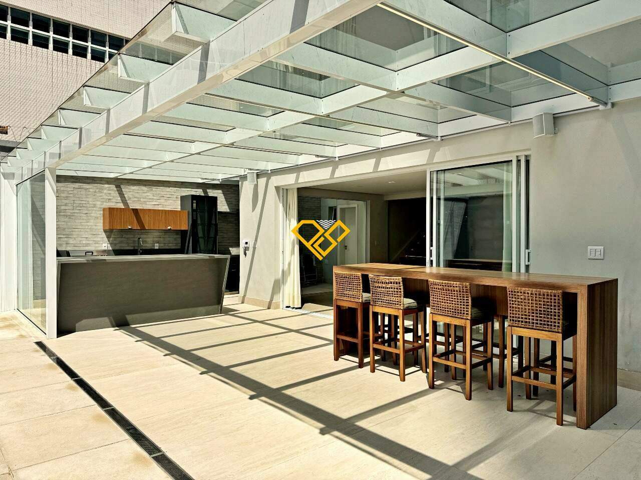 Casa à venda no Ponta da Praia: Piscina e área gourmet