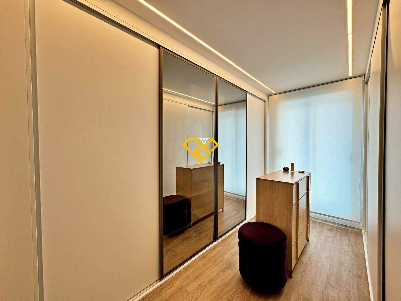 Casa à venda no Ponta da Praia: Suíte 1 - closet