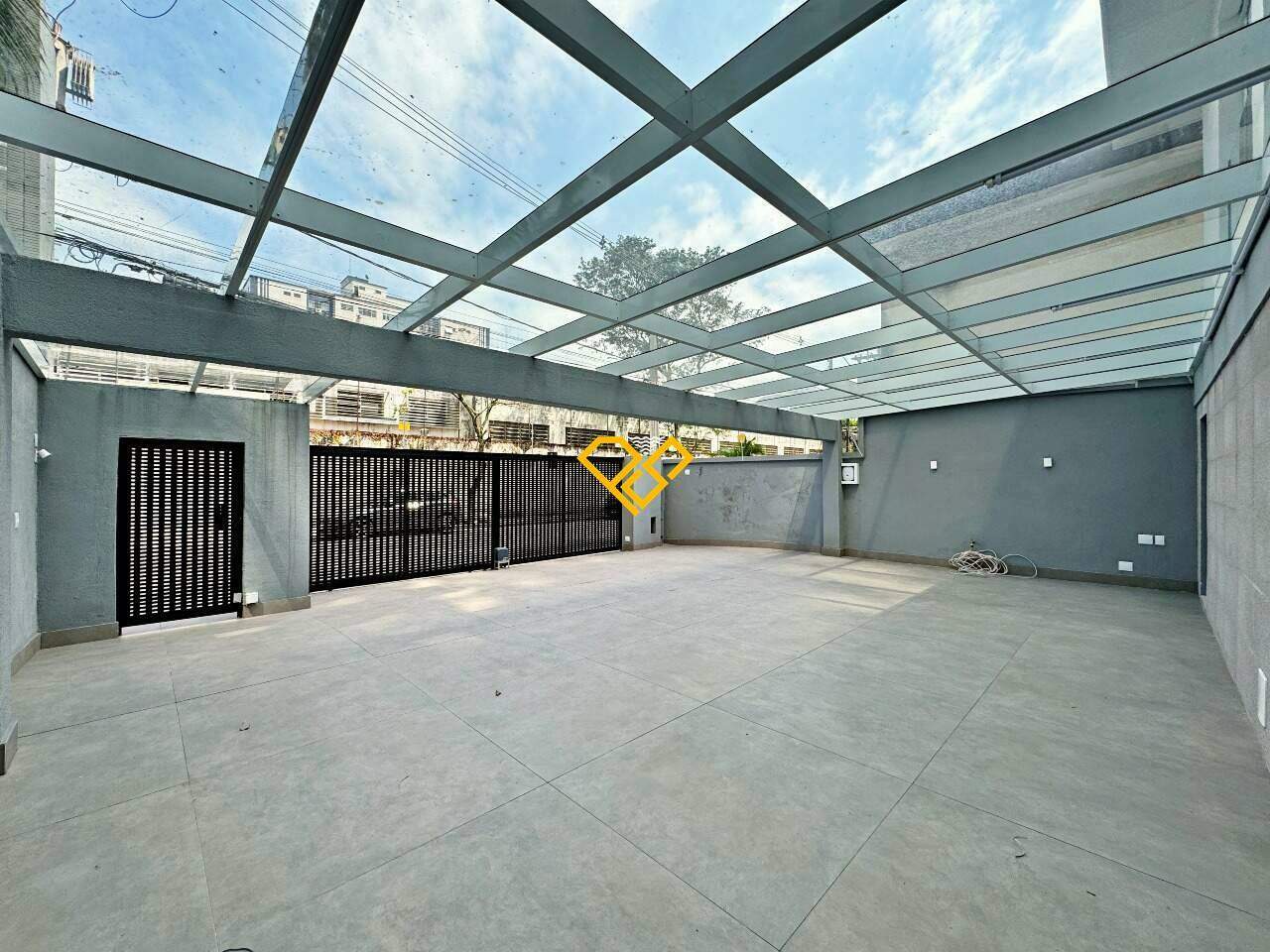 Casa à venda no Ponta da Praia: Garagem