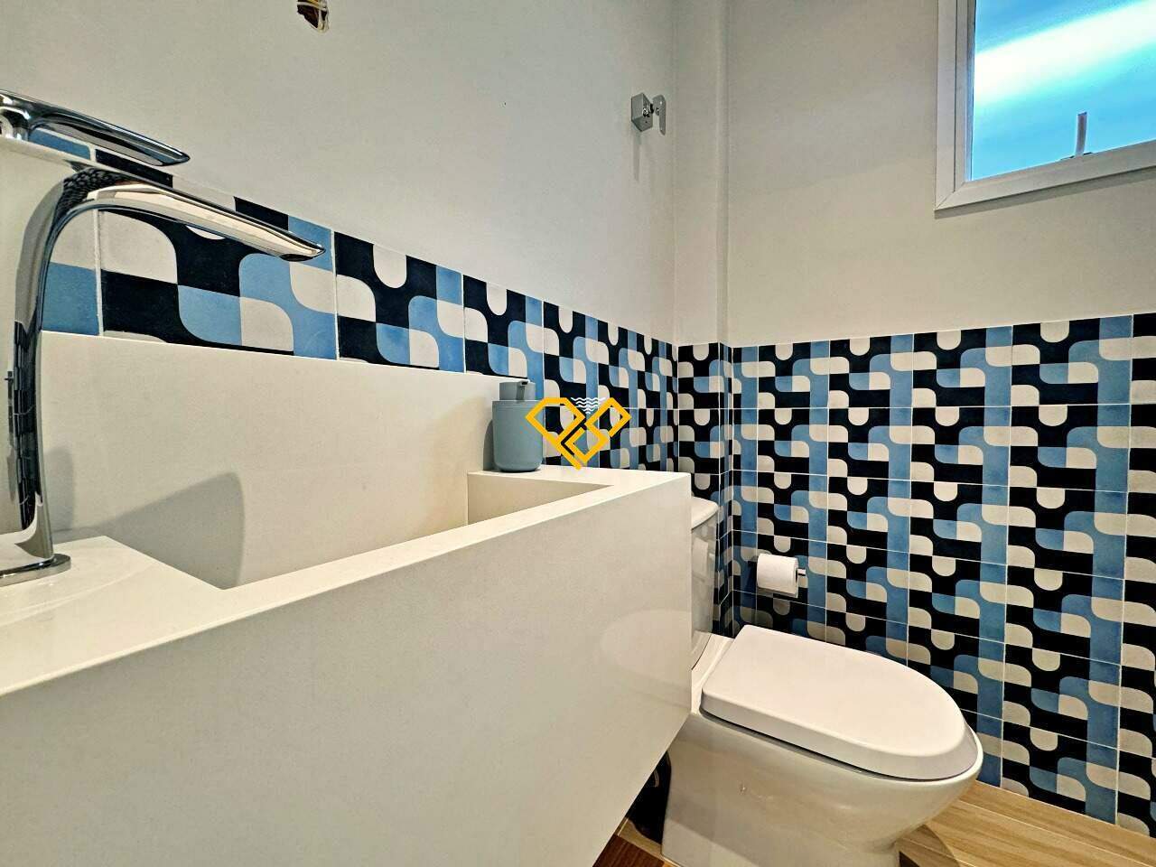 Casa à venda no Ponta da Praia: Lavabo