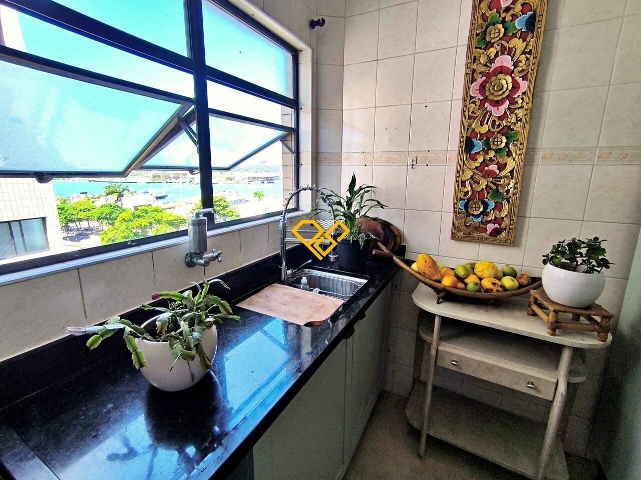 Apartamento à venda no Ponta da Praia: Cozinha