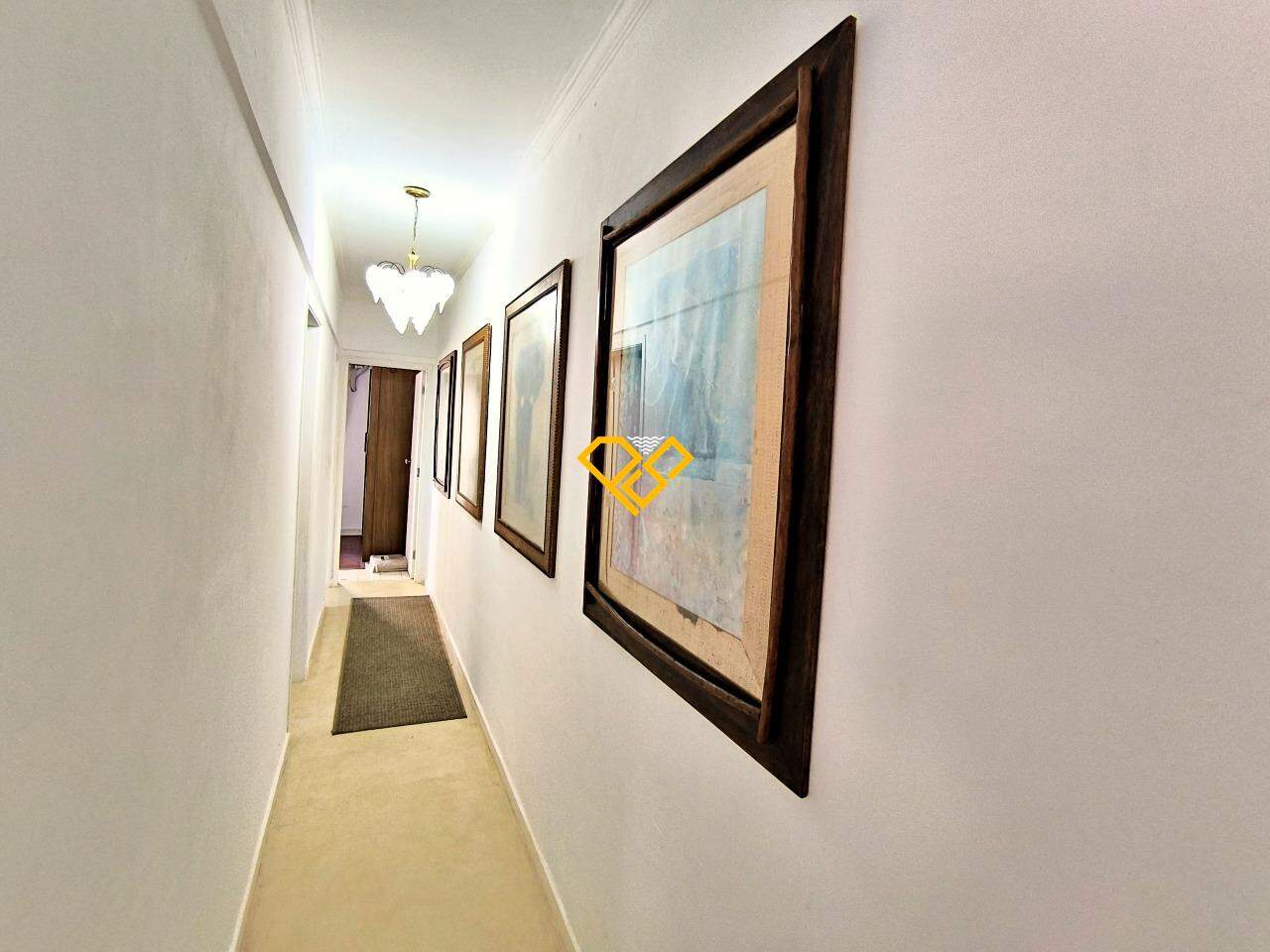 Apartamento à venda no Ponta da Praia: Corredor da área íntima