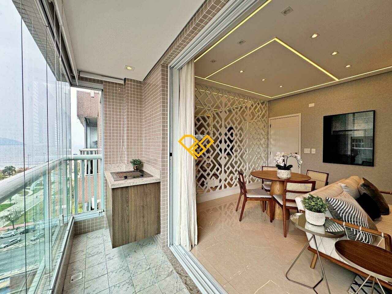 Apartamento à venda no José Menino: Sala e varanda