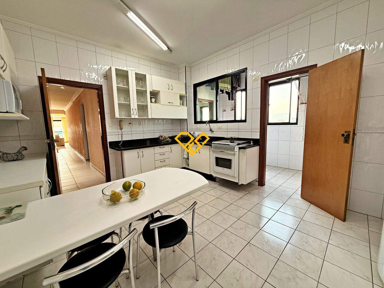 Apartamento à venda no Embaré: Cozinha