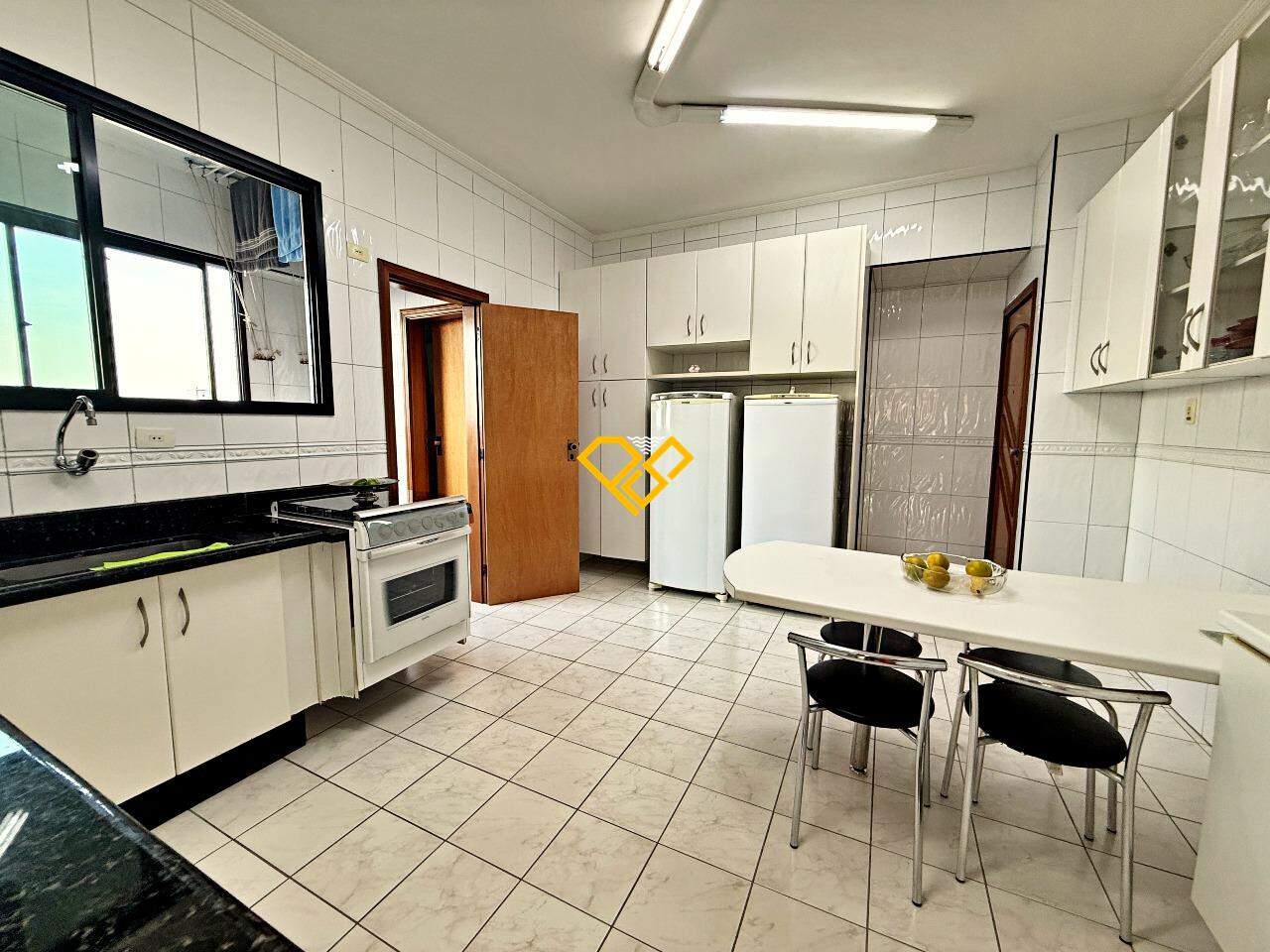 Apartamento à venda no Embaré: Cozinha