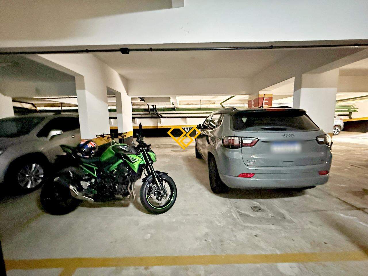 Apartamento à venda no Embaré: Garagem