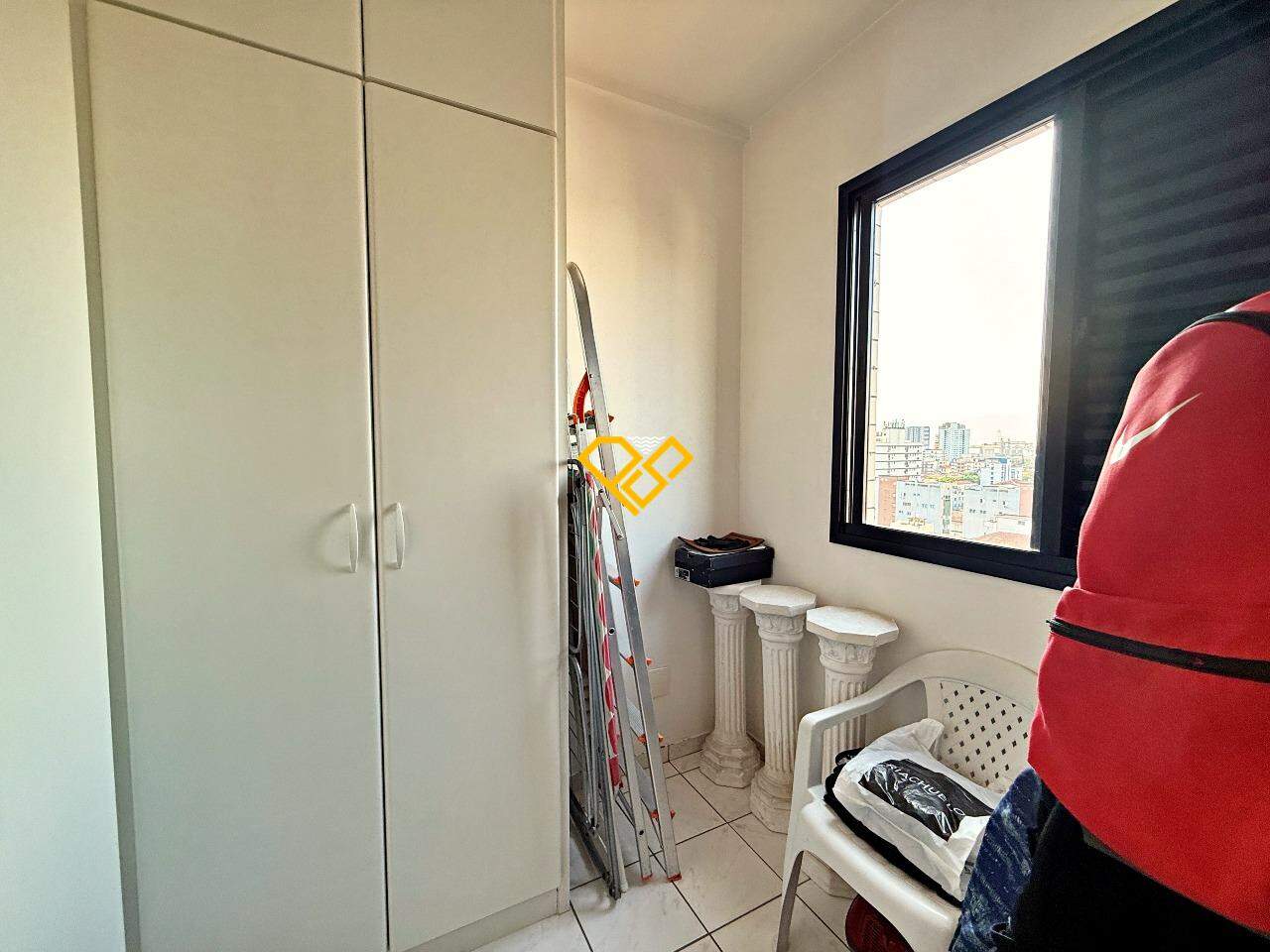 Apartamento à venda no Embaré: Dependência