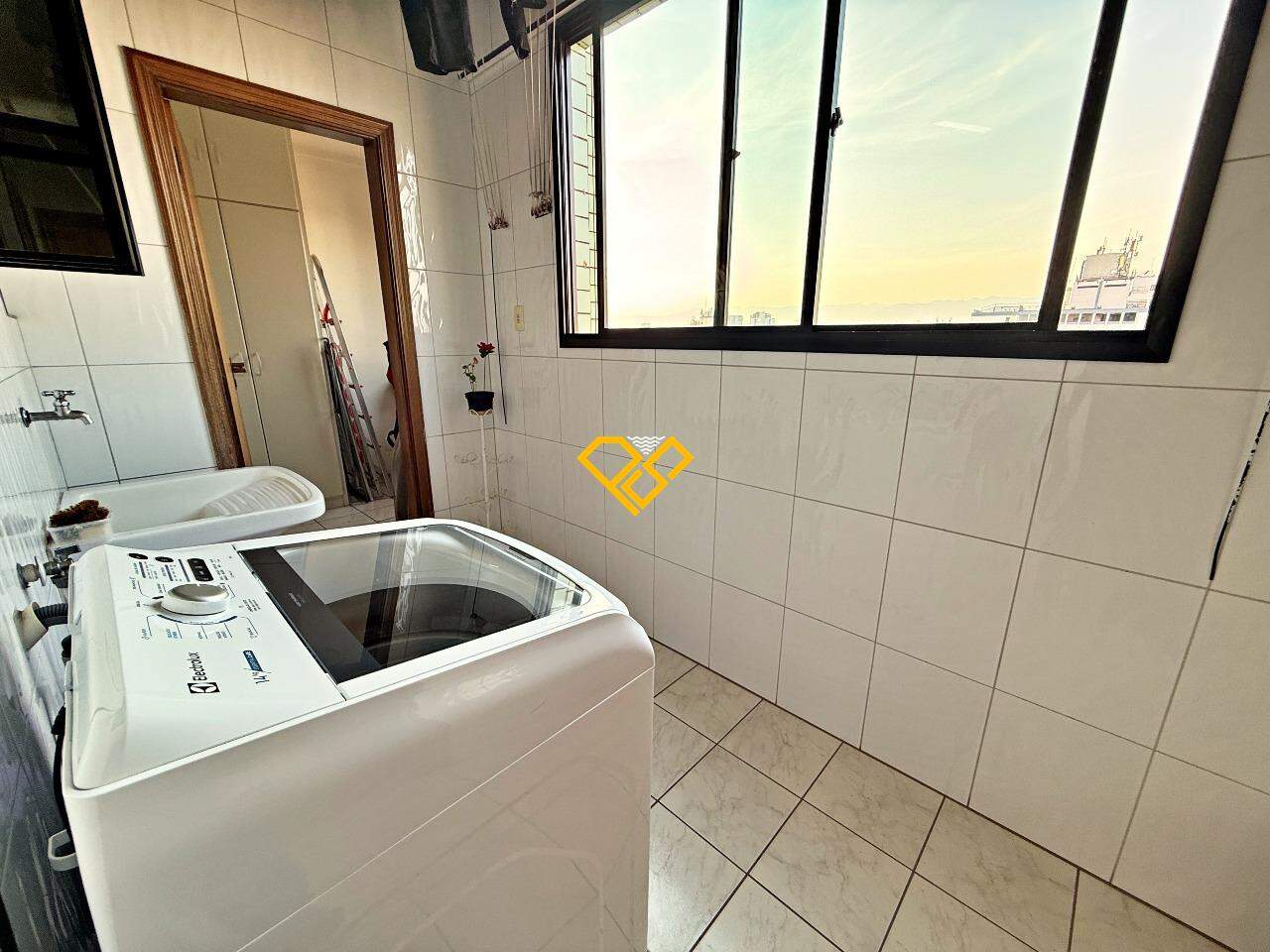 Apartamento à venda no Embaré: Área de serviço