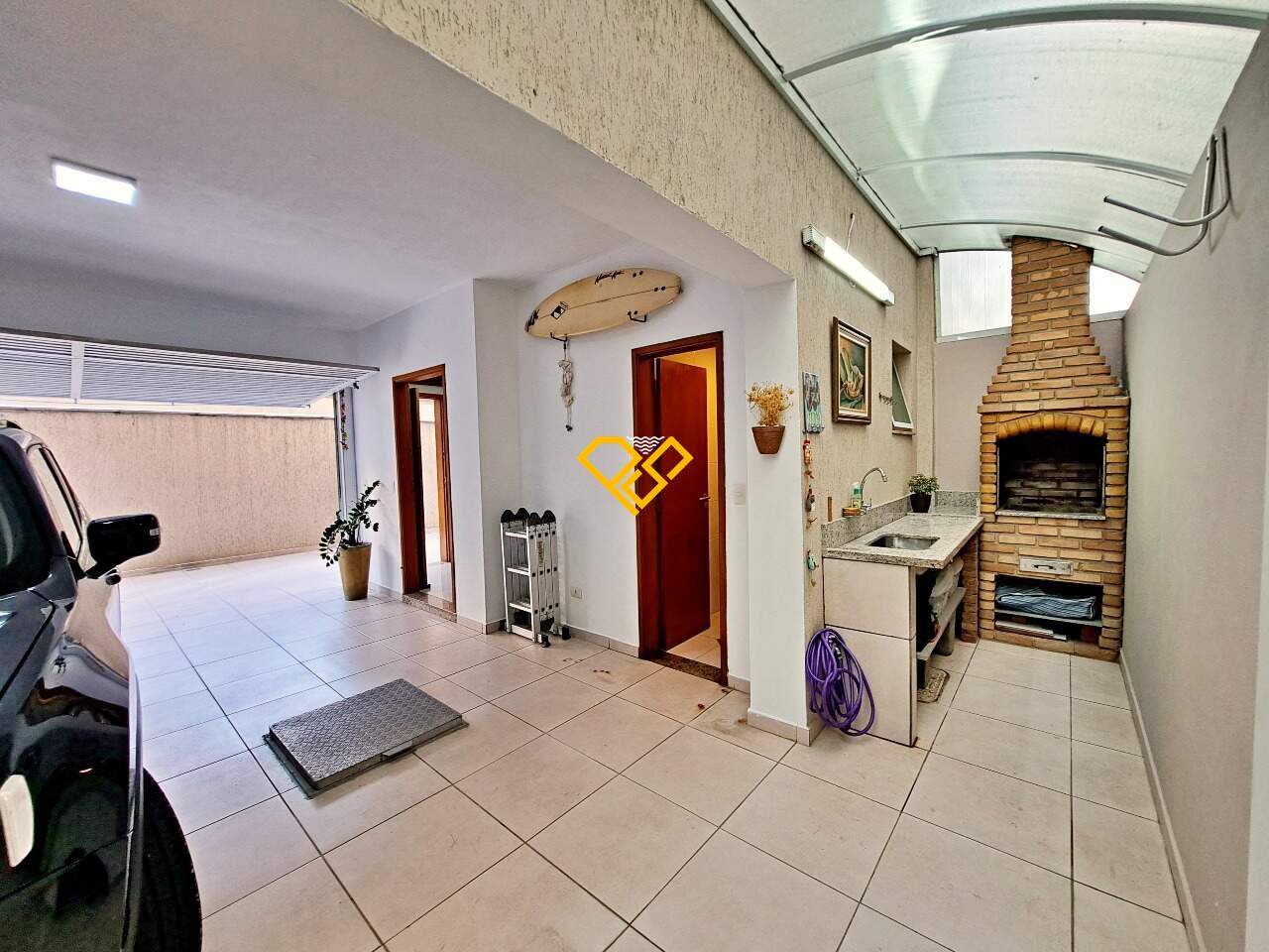 Sobrado à venda no Gonzaga: Garagem