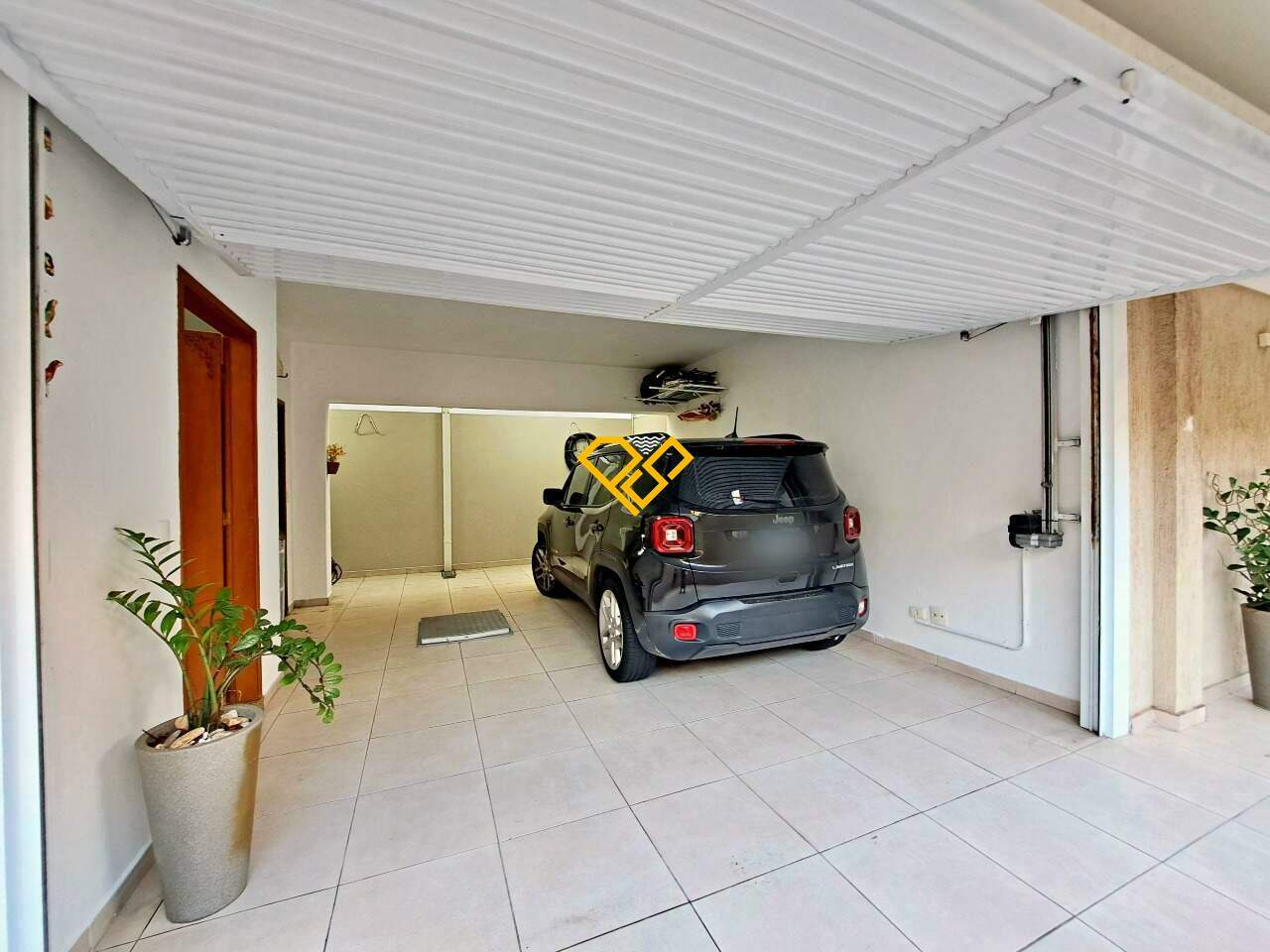 Sobrado à venda no Gonzaga: Garagem