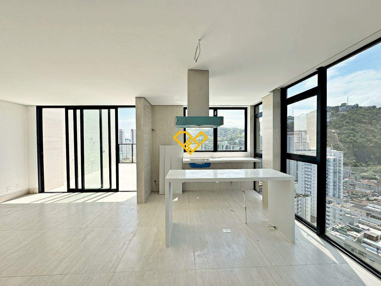 Cobertura à venda no José Menino: 