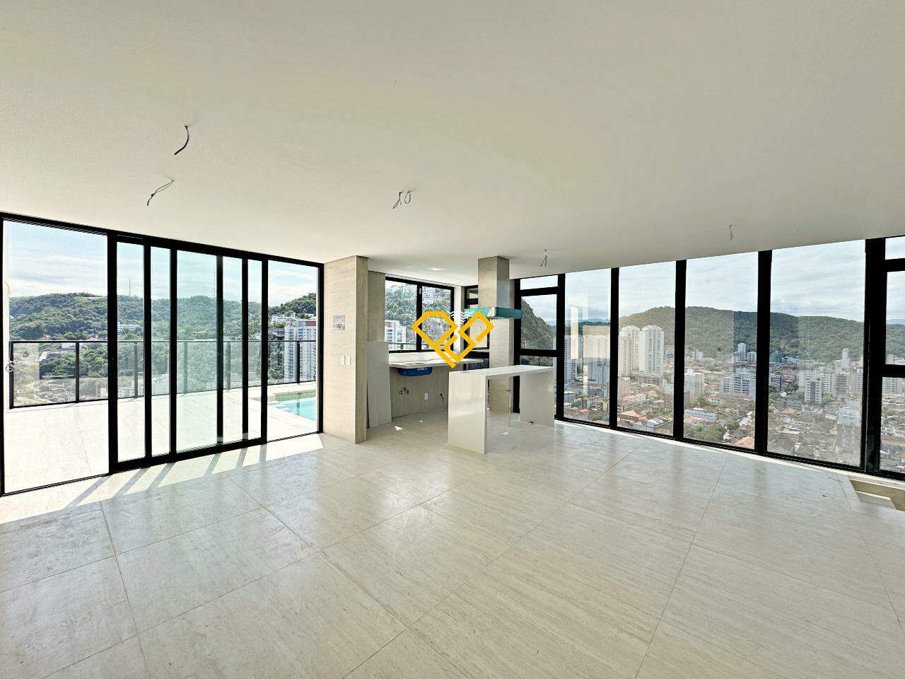 Cobertura à venda no José Menino: 