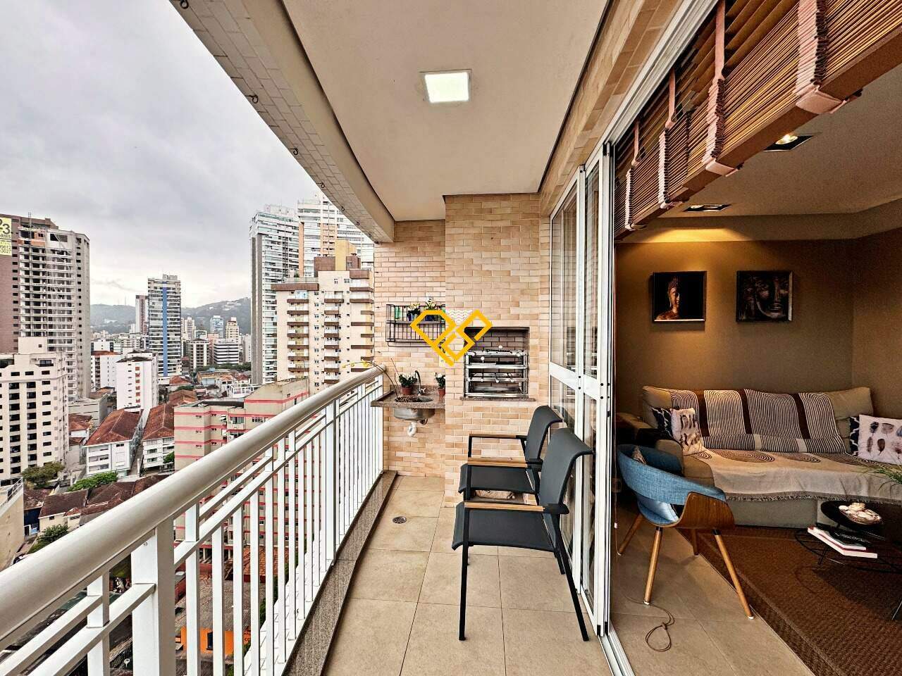 Apartamento à venda no Gonzaga: Varanda com churrasqueira