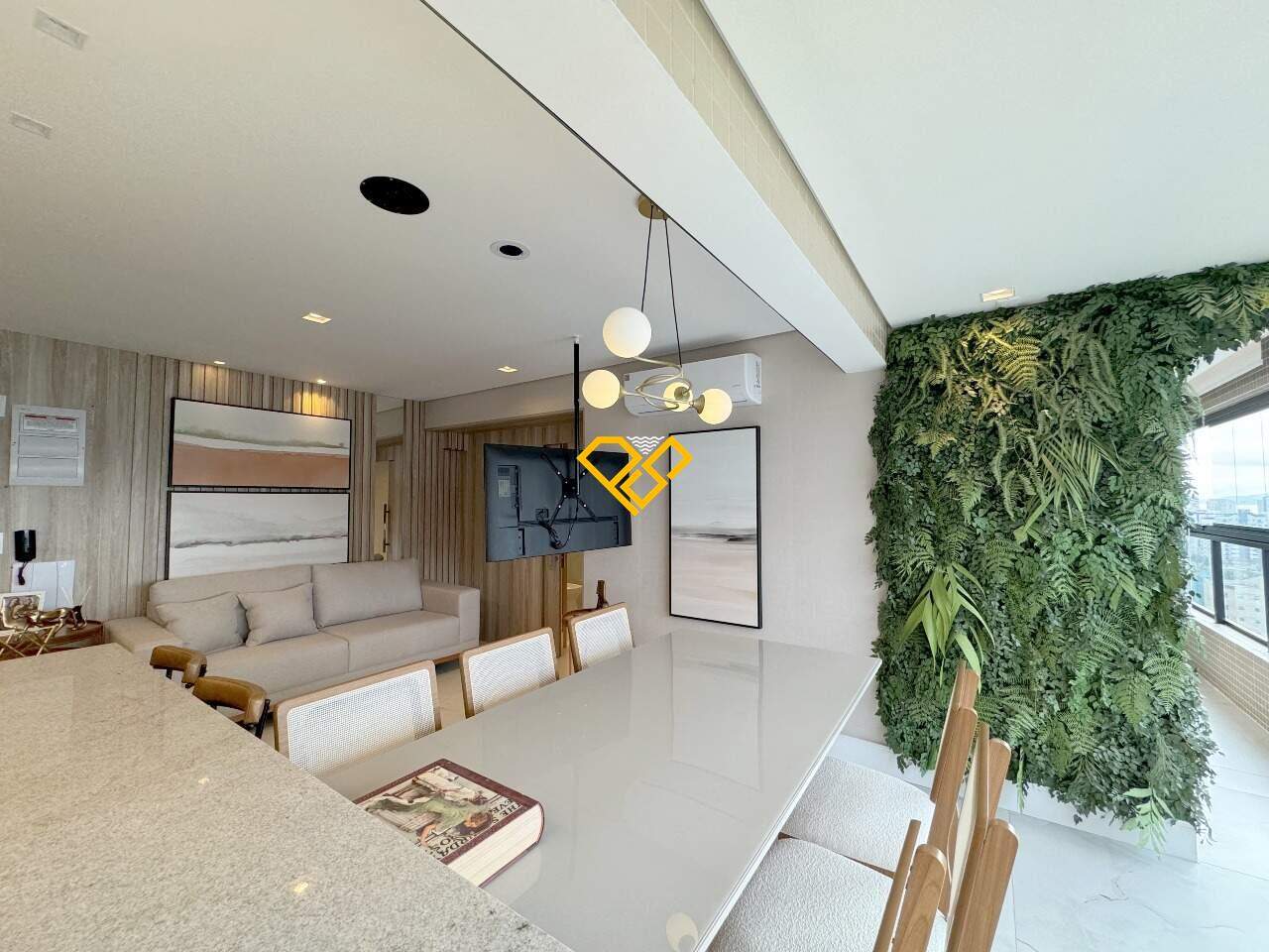 Apartamento à venda no Ponta da Praia: Varanda e sala
