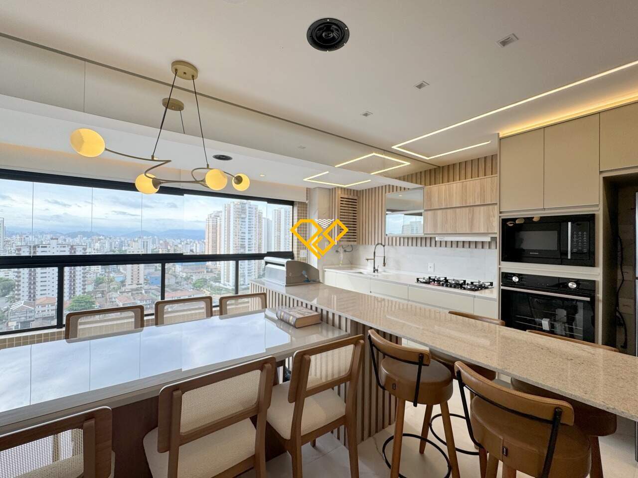 Apartamento à venda no Ponta da Praia: Sala e cozinha