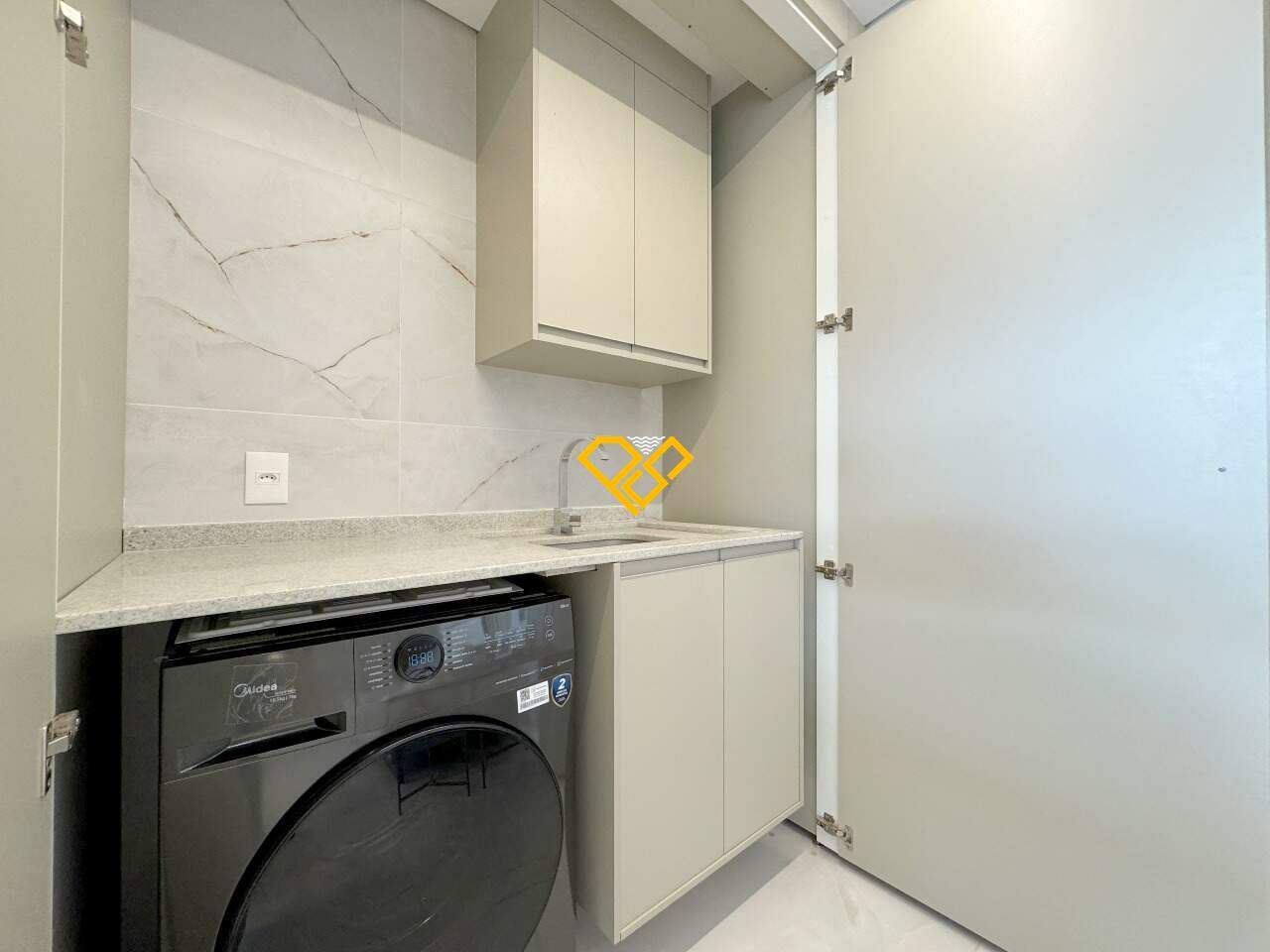 Apartamento à venda no Ponta da Praia: Área de serviço