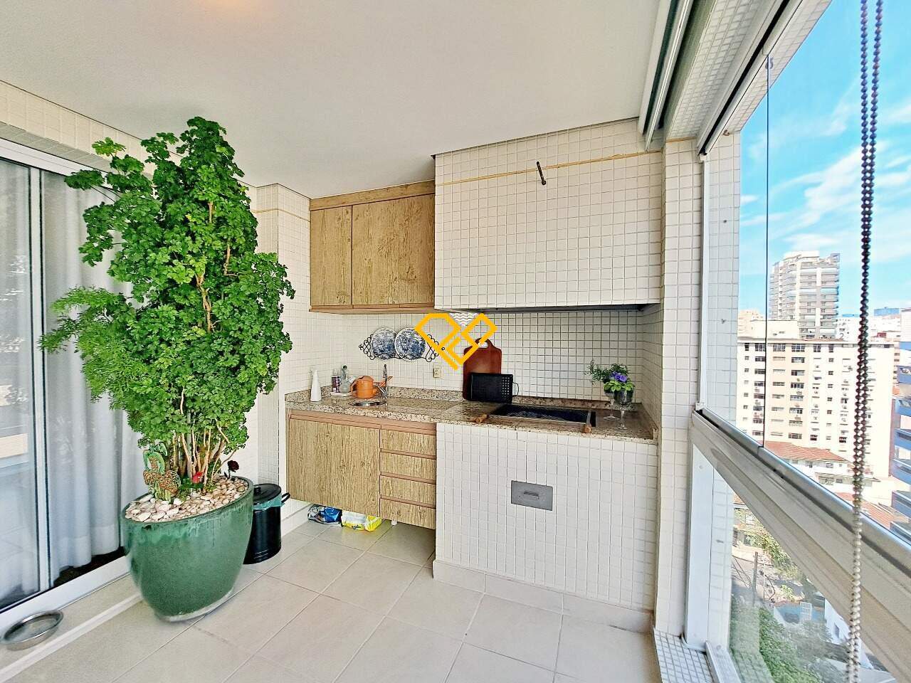 Apartamento à venda no Embaré: Varanda com churrasqueira