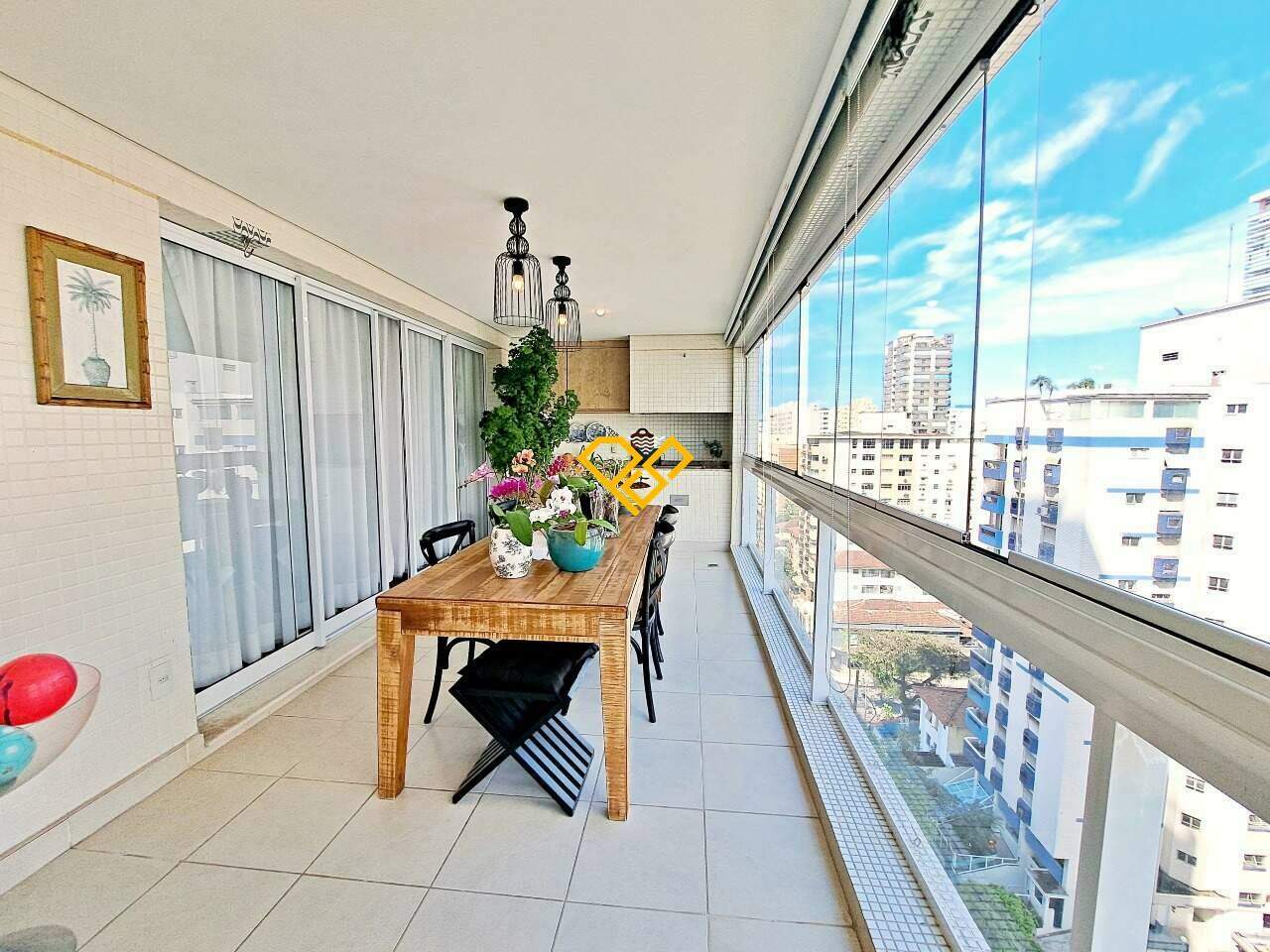 Apartamento à venda no Embaré: Varanda com churrasqueira