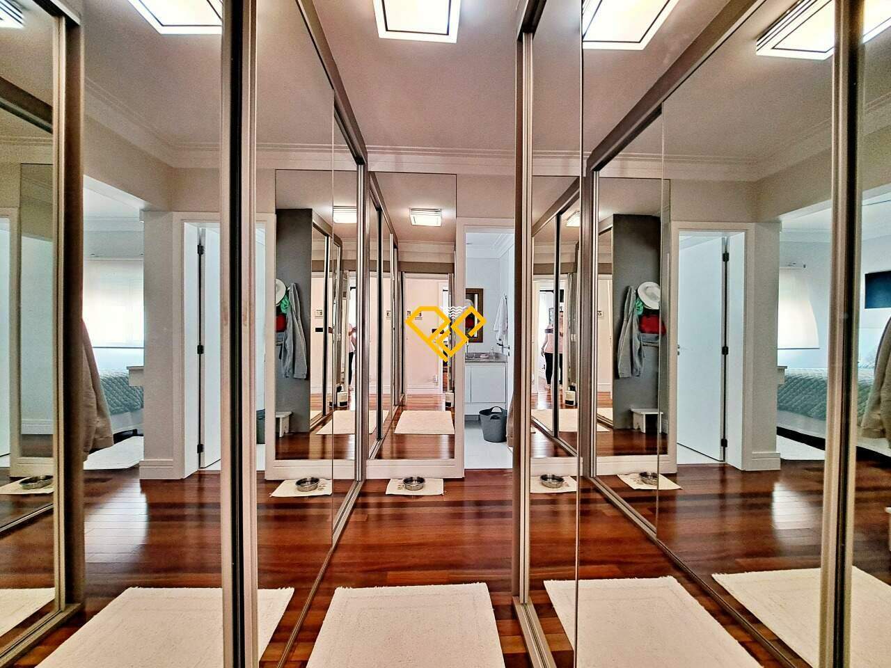 Apartamento à venda no Embaré: Suíte 1 - master - closet