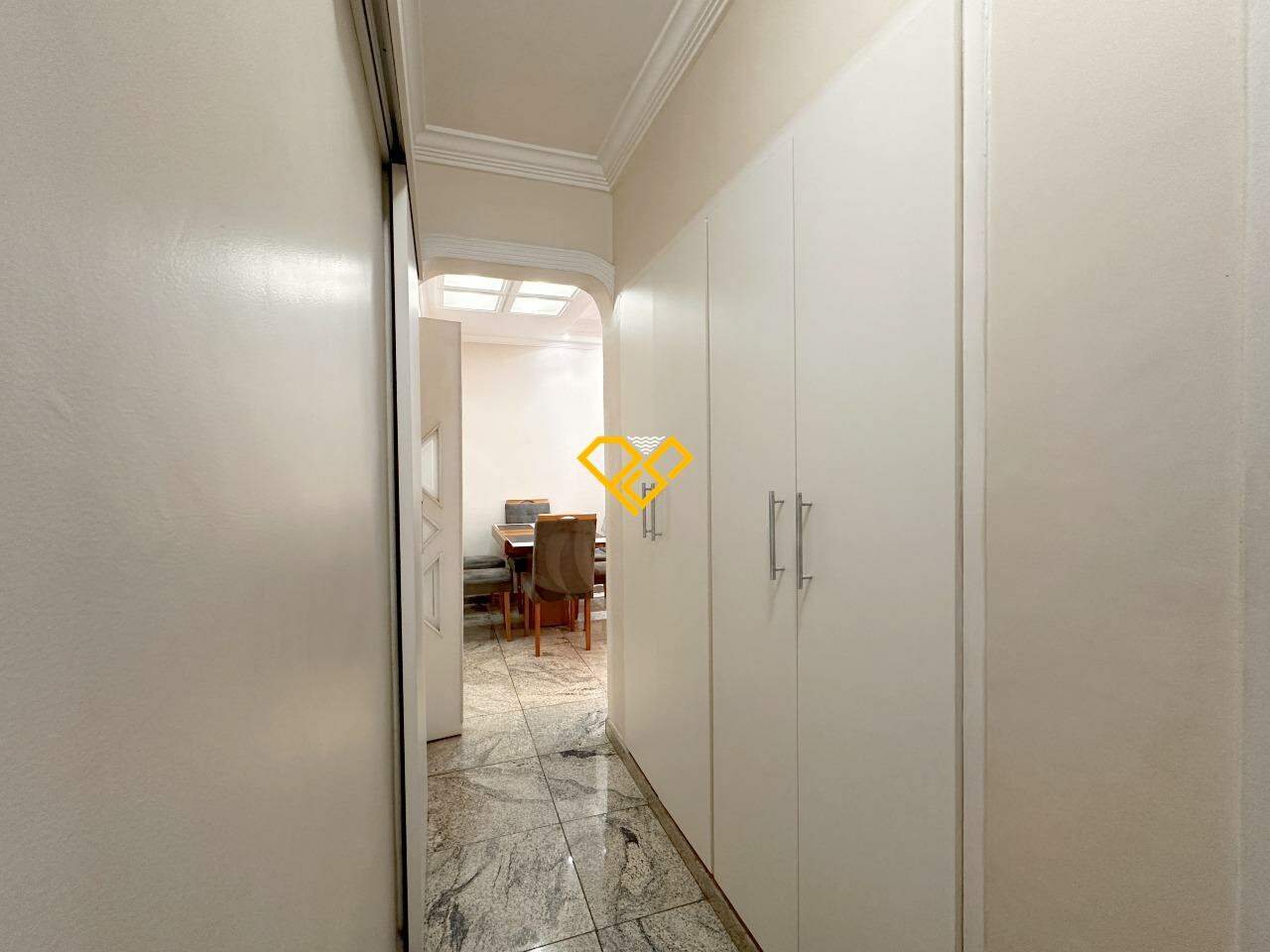 Apartamento à venda no Embaré: Corredor da área íntima