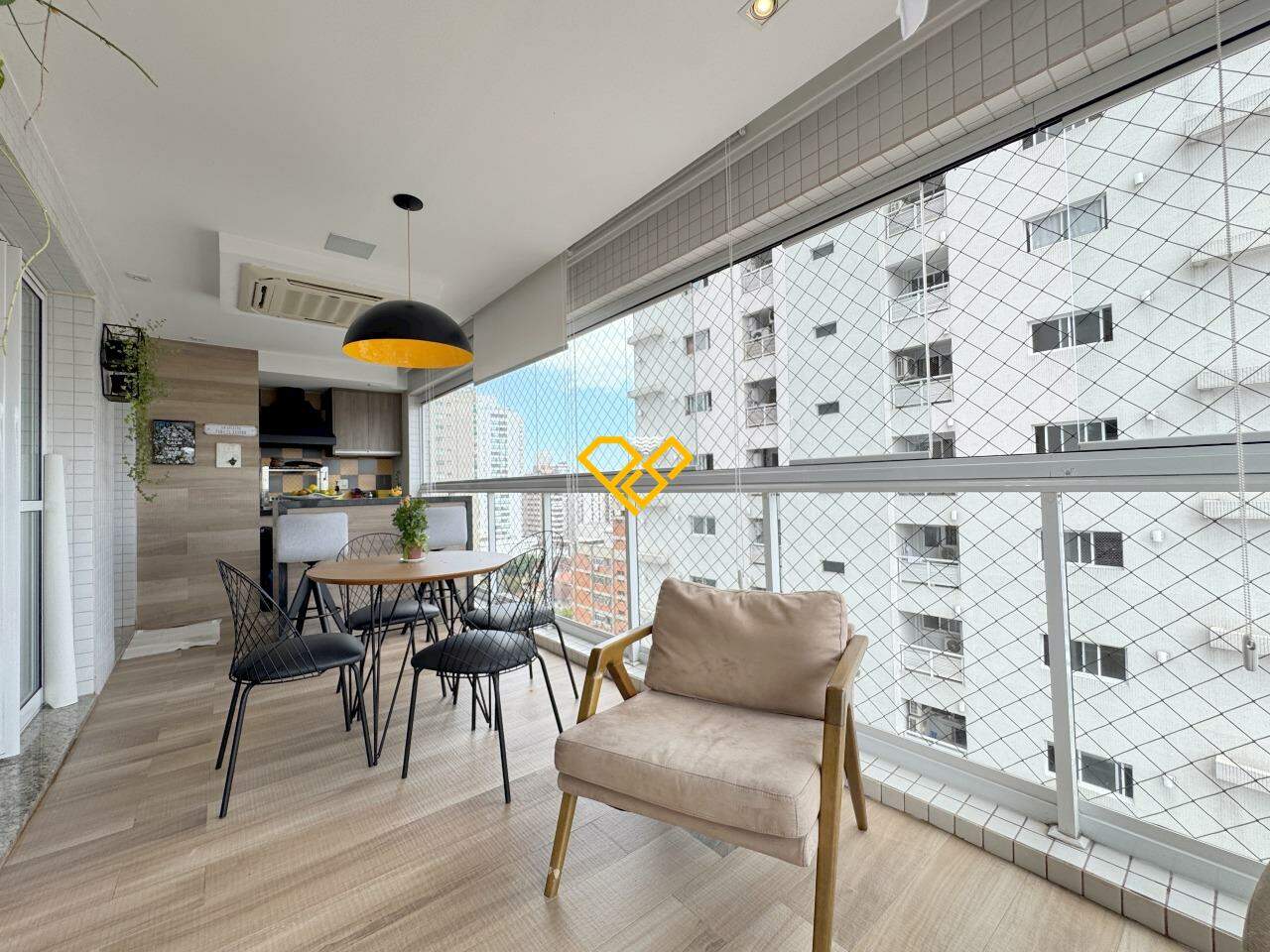 Apartamento à venda no Embaré: Varanda