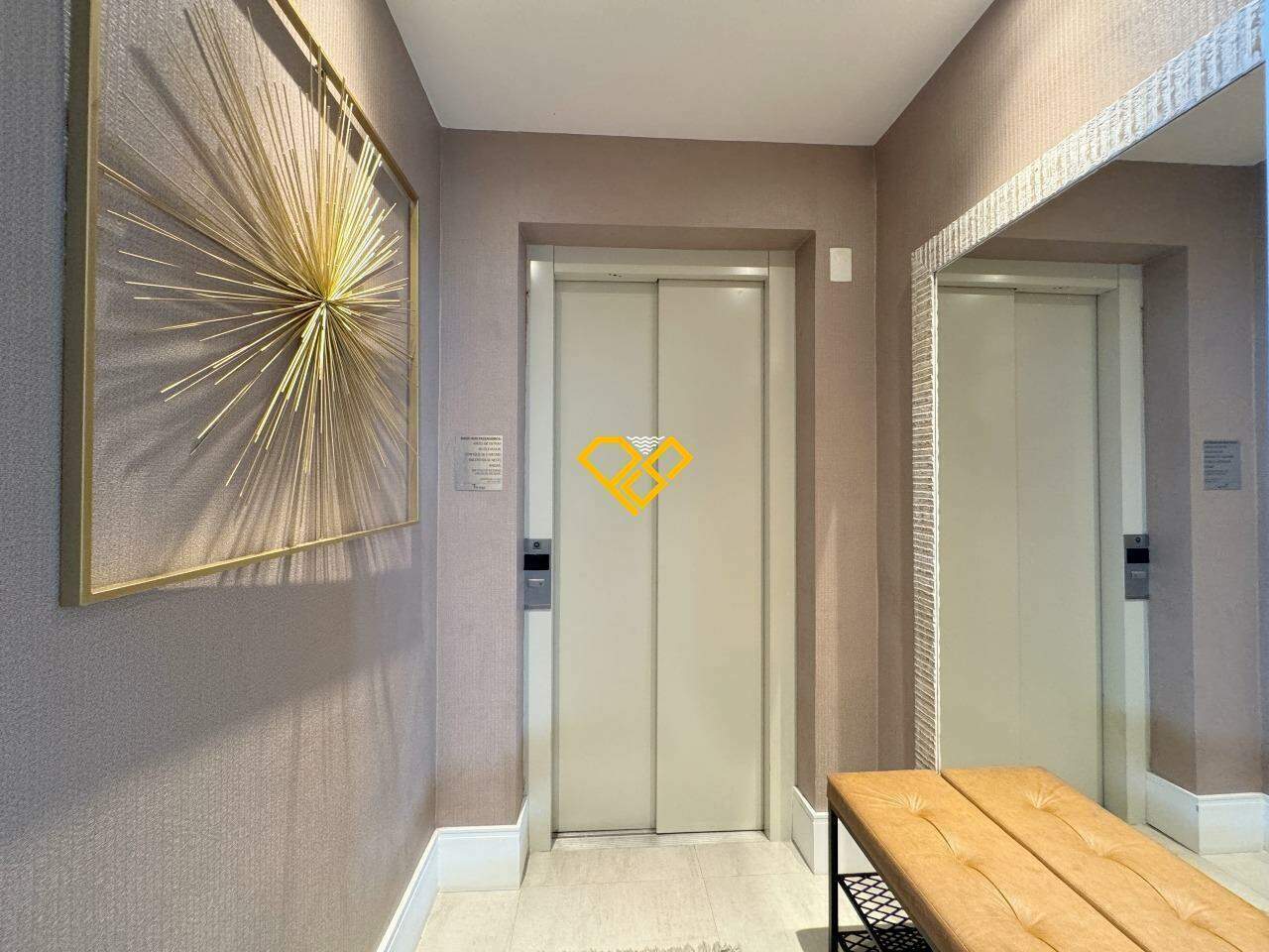 Apartamento à venda no Embaré: Hall de entrada