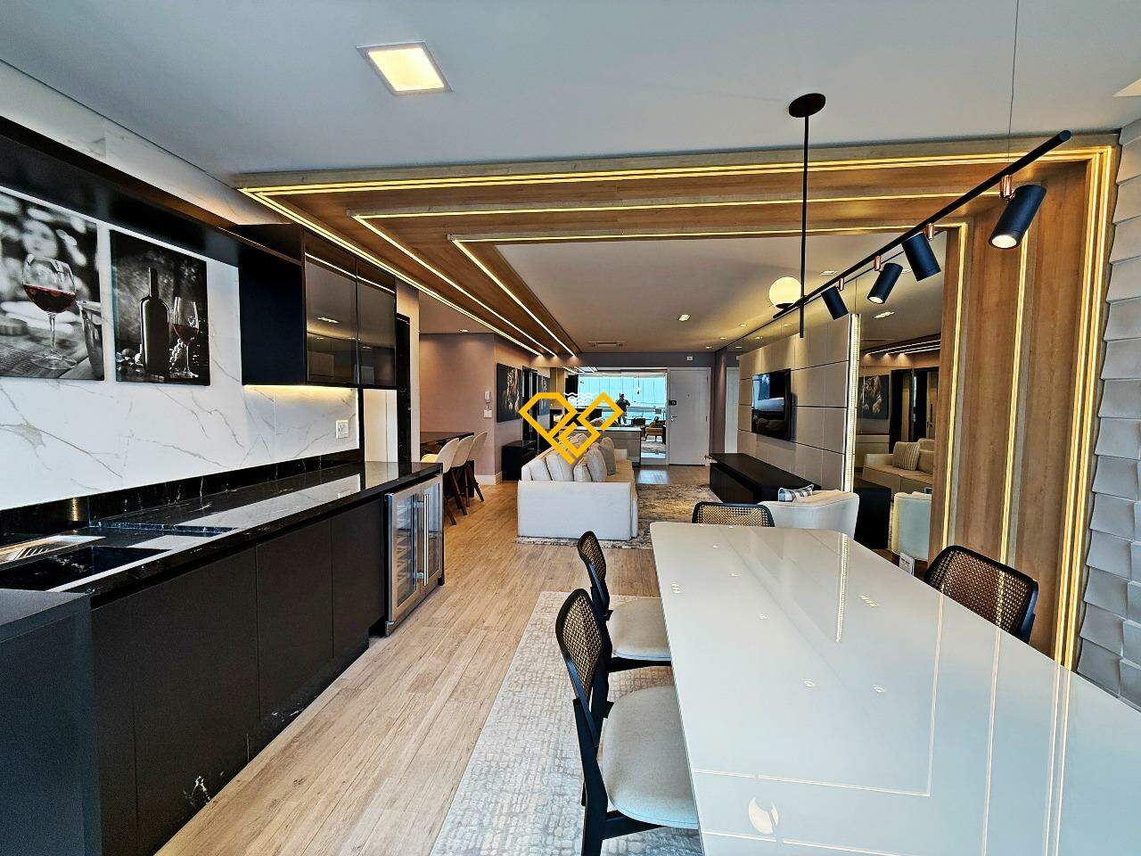 Apartamento à venda no Aparecida: varanda e sala