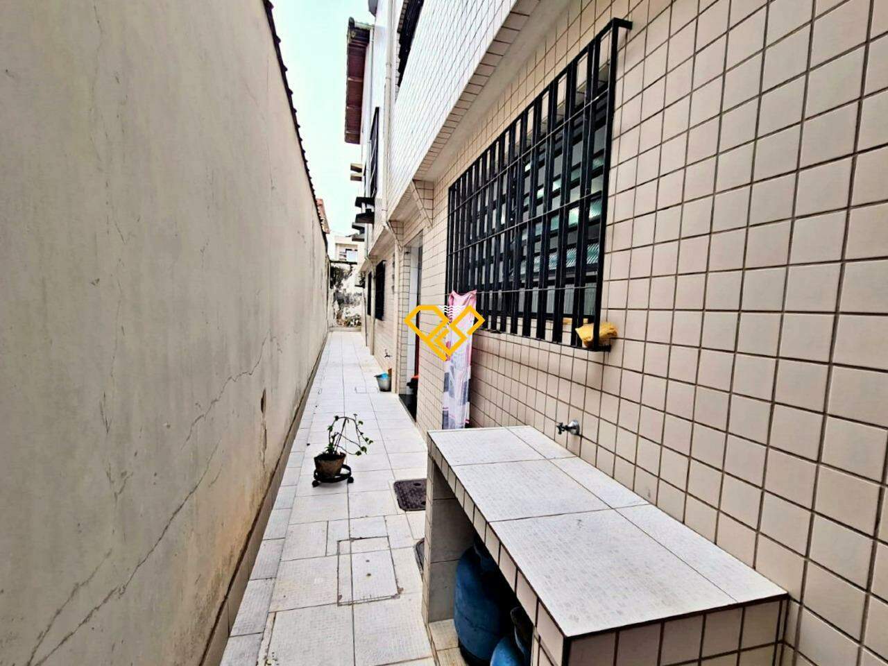 Sobreposta Baixa à venda no Aparecida: Quintal lateral