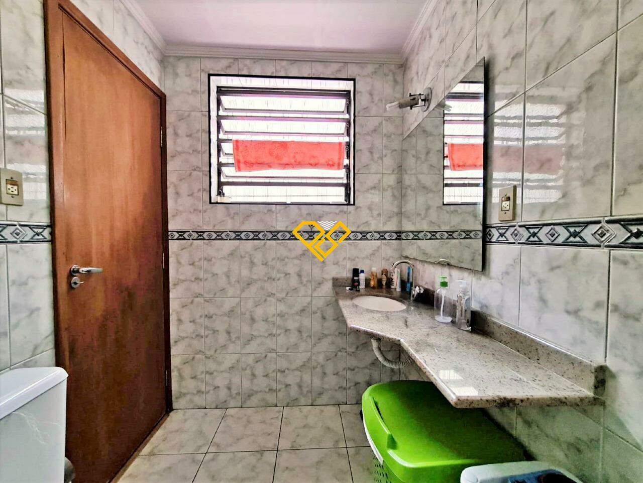 Sobreposta Baixa à venda no Aparecida: Wc suíte