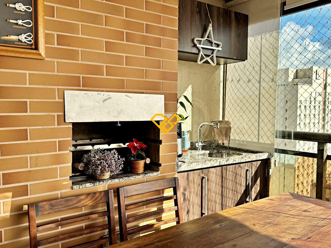 Apartamento à venda no Ponta da Praia: Varanda com churrasqueira