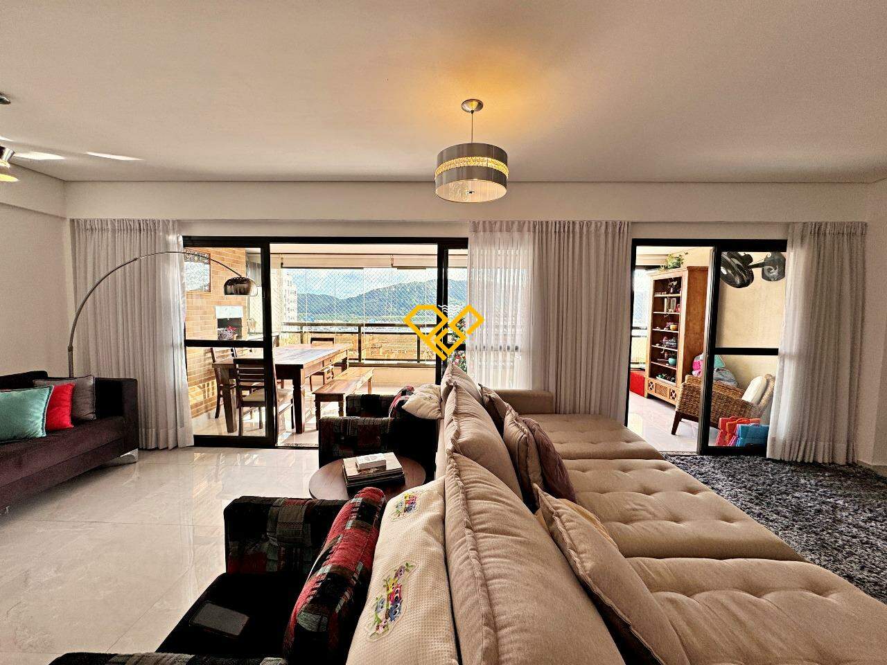 Apartamento à venda no Ponta da Praia: Sala
