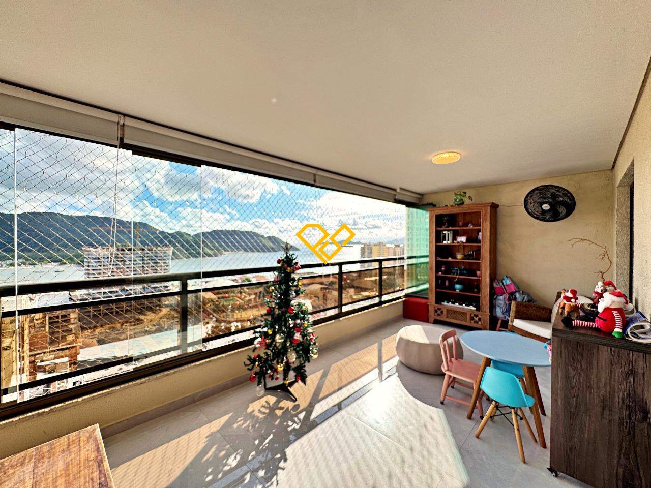 Apartamento à venda no Ponta da Praia: Varanda com churrasqueira