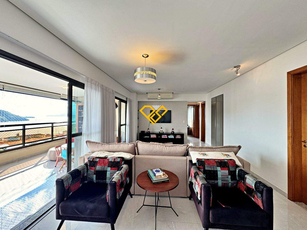Apartamento à venda no Ponta da Praia: Sala