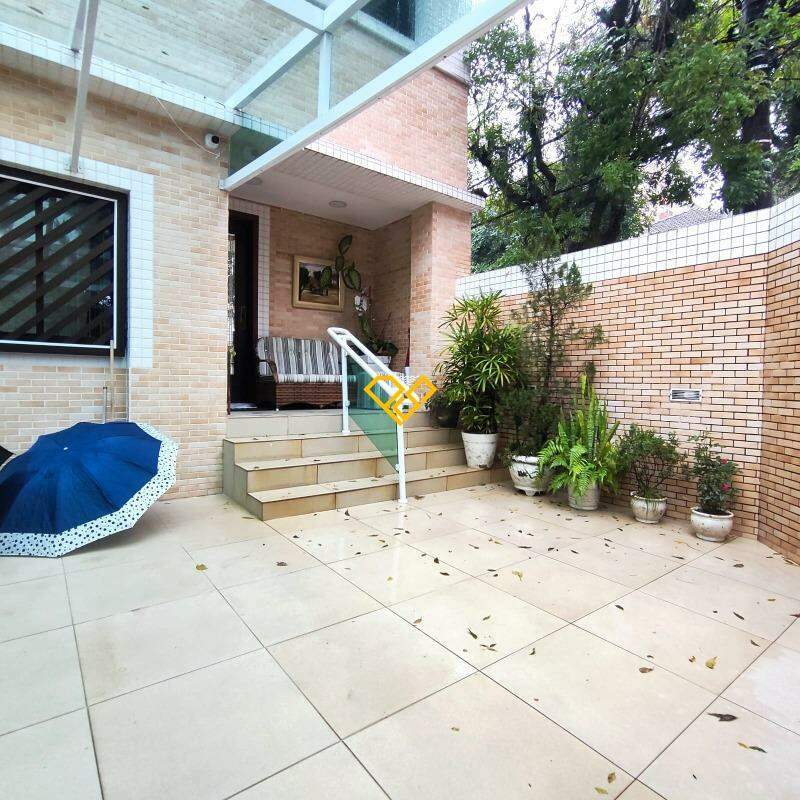 Sobrado à venda no Gonzaga: 