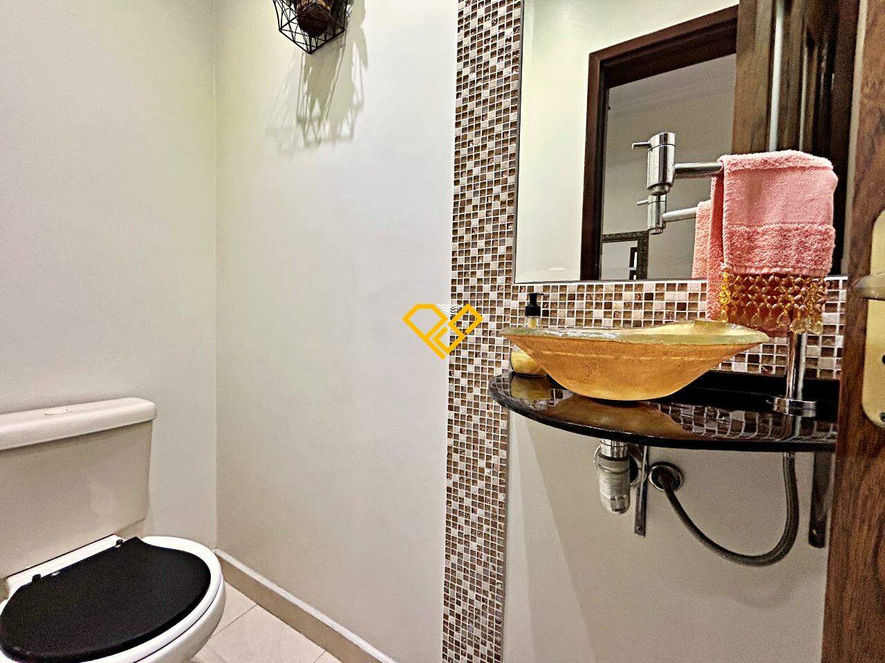 Casa à venda no Ponta da Praia: Lavabo