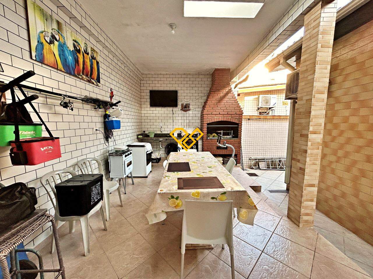 Casa à venda no Ponta da Praia: Área gourmet com churrasqueira